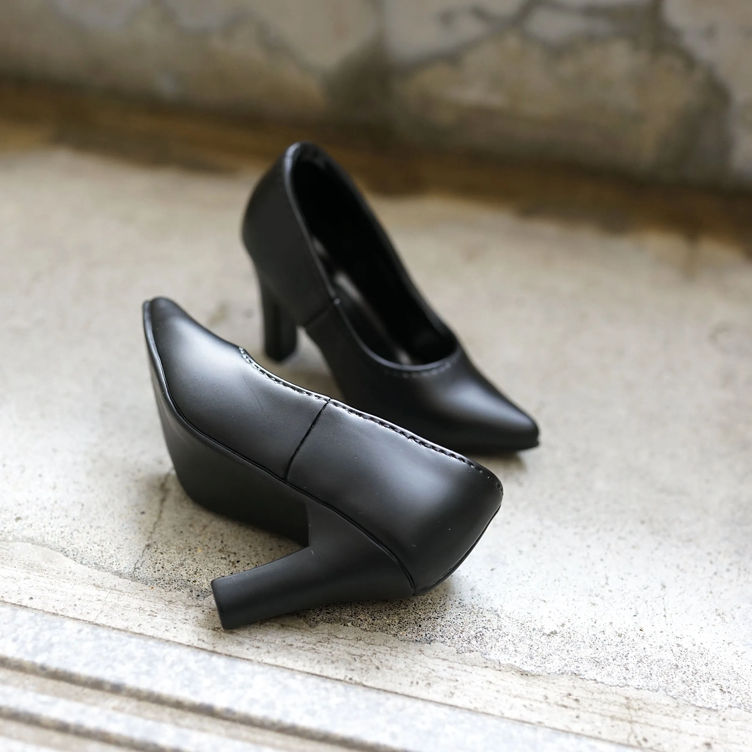 Black Pumps