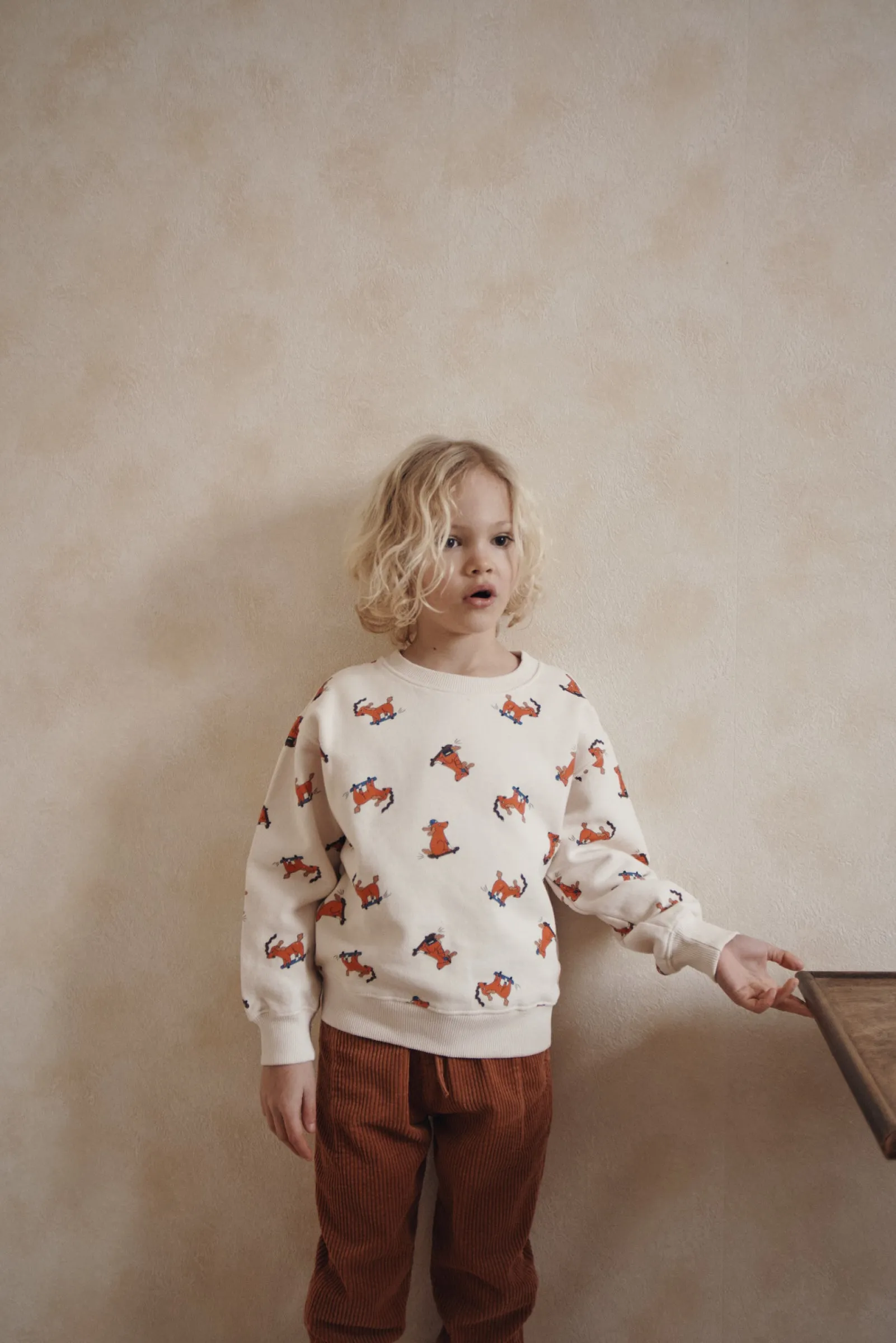 Skater Chien Sweatshirt in Creme
